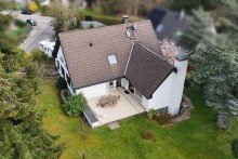 Luftbild Gro�z�giges Ein- bis Zweifamilienhaus mit Doppelgarage in bester Lage der Solinger-S�dstadt.