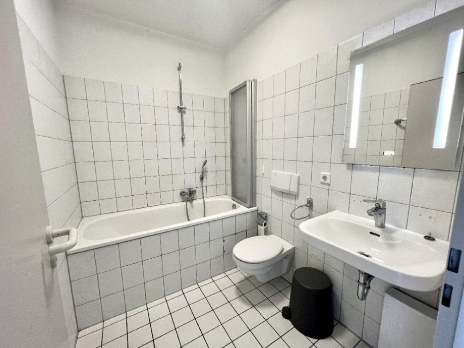 Bad 1.OG Halle Solingen