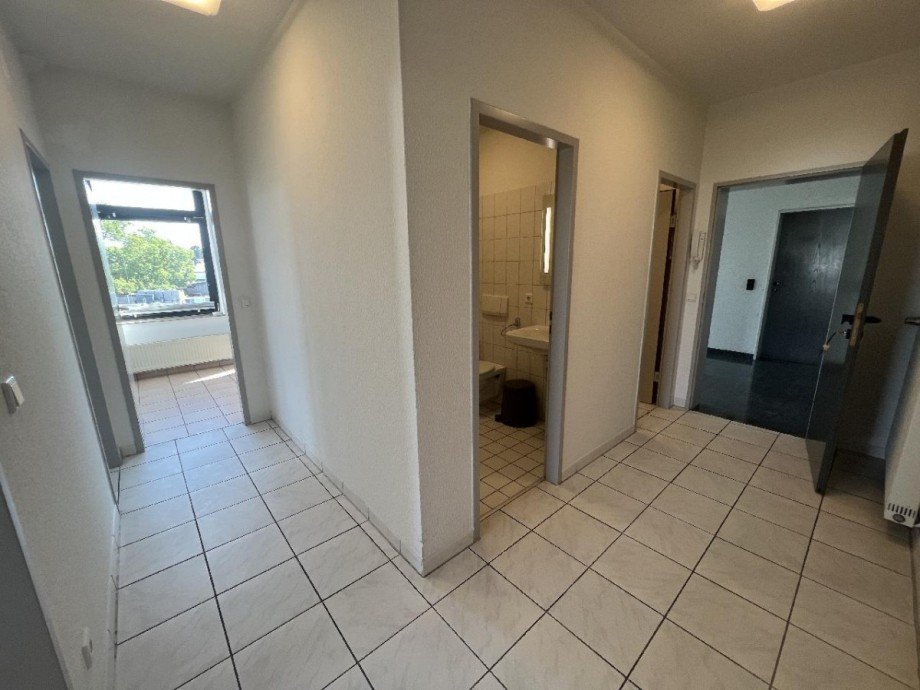 Eingangsbereich EG Halle Solingen