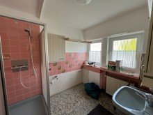 Bad EG Gelegenheit! Beste Lage Solingen-Gr�frath, 1-2 Familienhaus mit gro�em Garten und Garage.