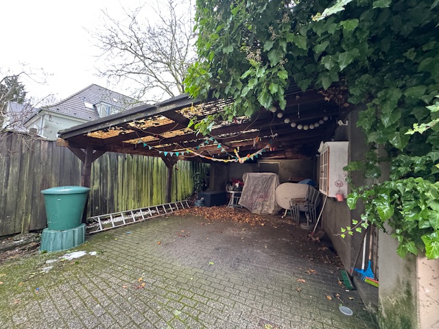 Carport daneben Werkstatt Mehrfamilienhaus Solingen