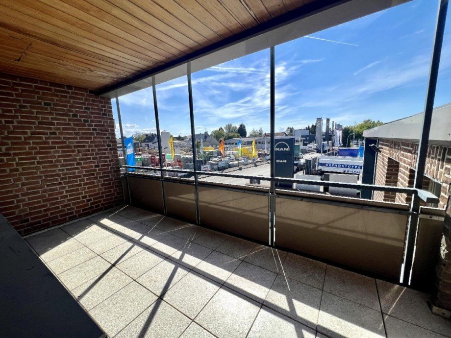 Balkon 1.OG Halle Solingen