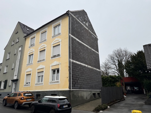 Ansicht Solingen - H�hscheid Mehrfamilienhaus Solides Mehrfamilienhaus mit 4 Wohnungen, Hof und Nebengeb�ude in Solingen-H�hscheid.