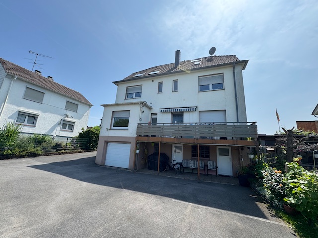 R�ckansicht mit Hof Mehrfamilienhaus Solingen