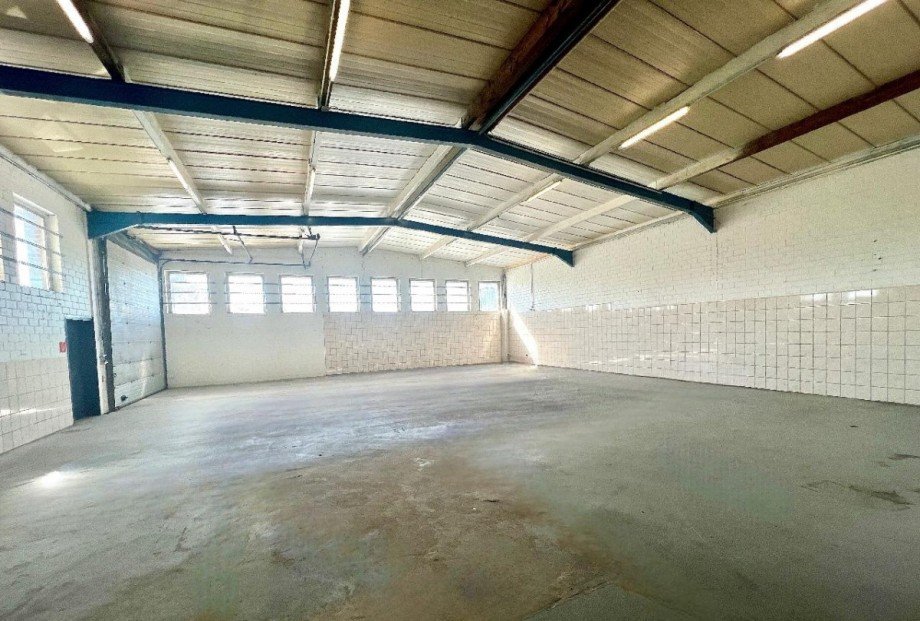 Halle B�rohaus Solingen