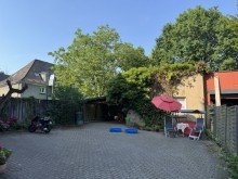Hof Solides Mehrfamilienhaus mit 4 Wohnungen, Hof und Nebengeb�ude in Solingen-H�hscheid.