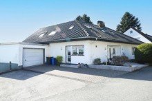 Vorderansicht Stilvolles Landhausanwesen in unverbaubarer Bestlage mit Weitblick
 in 42659 Solingen