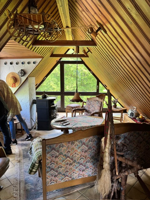 Studiozimmer 1 mit Kaminofen Reiheneckhaus Wuppertal