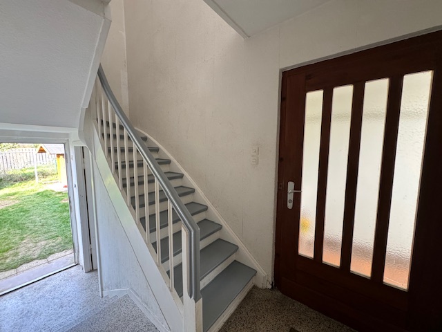 Treppenhaus mit Ausgang zum Garten Doppelhaush�lfte Solingen