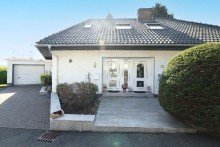 Hauseingang Stilvolles Landhausanwesen in unverbaubarer Bestlage mit Weitblick
 in 42659 Solingen