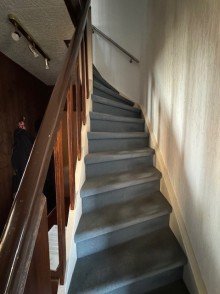 Treppe zum OG Freistehendes Einfamilienhaus mit Garage in ruhiger Wohnlage.