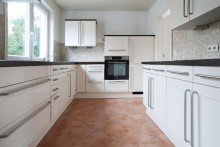 K�che EG Gro�z�giges Ein- bis Zweifamilienhaus mit Doppelgarage in bester Lage der Solinger-S�dstadt.