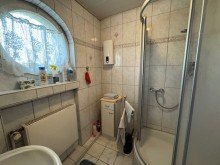 Bad OG Freistehendes Einfamilienhaus mit Garage in ruhiger Wohnlage.