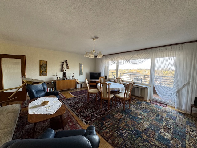 Wohnraum mit Ausgang Balkon Etagenwohnung Solingen