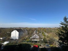 Aussicht Gut geschnittene 2-Zimmer-Eigentumswohnung, Balkon und Fahrstuhl in gepflegter Wohnanlage in Wald.