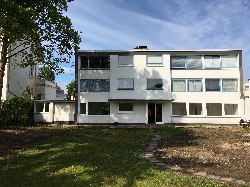 r�ckw�rtige Ansicht Mehrfamilienhaus Solingen