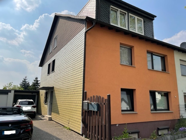 Ansicht vorne Langenfeld - Richrath Mehrfamilienhaus Attraktives Dreifamilienhaus mit Garten und Garage in Langenfeld-Richrath