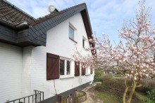 seitliche Ansicht Gro�z�giges Ein- bis Zweifamilienhaus mit Doppelgarage in bester Lage der Solinger-S�dstadt.