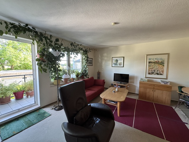 Wohnzimmer mit Ausgang auf Balkon Etagenwohnung Solingen